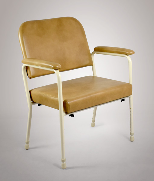 S10188_Lowback-chair_mocha-cahmpagne_front_widest